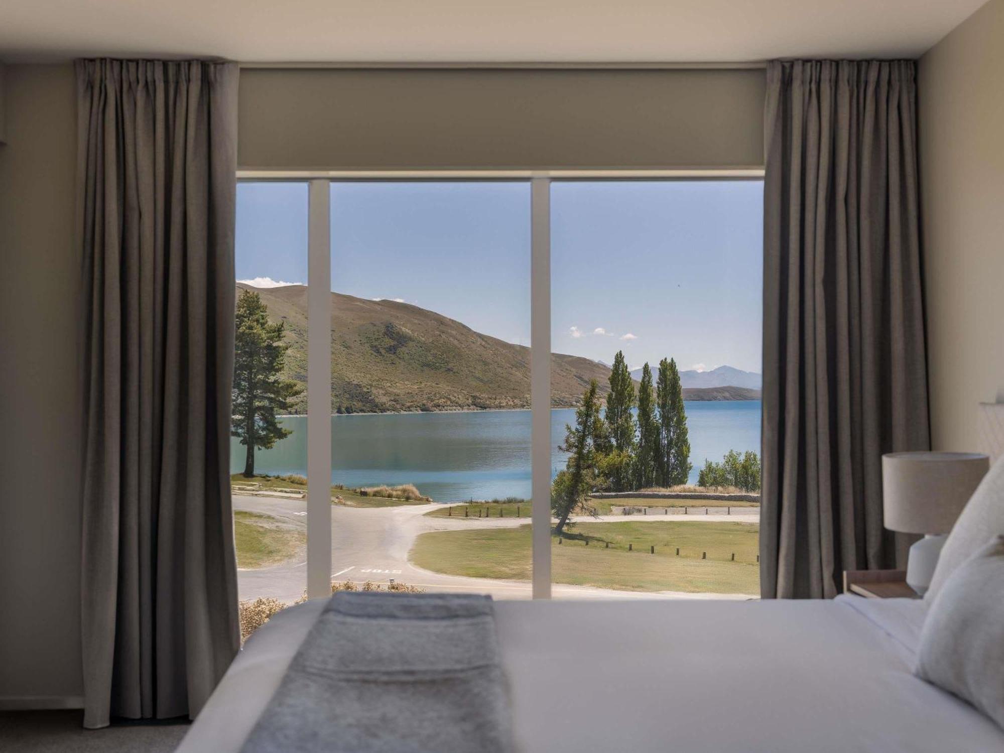 One-bedroom lake view villa