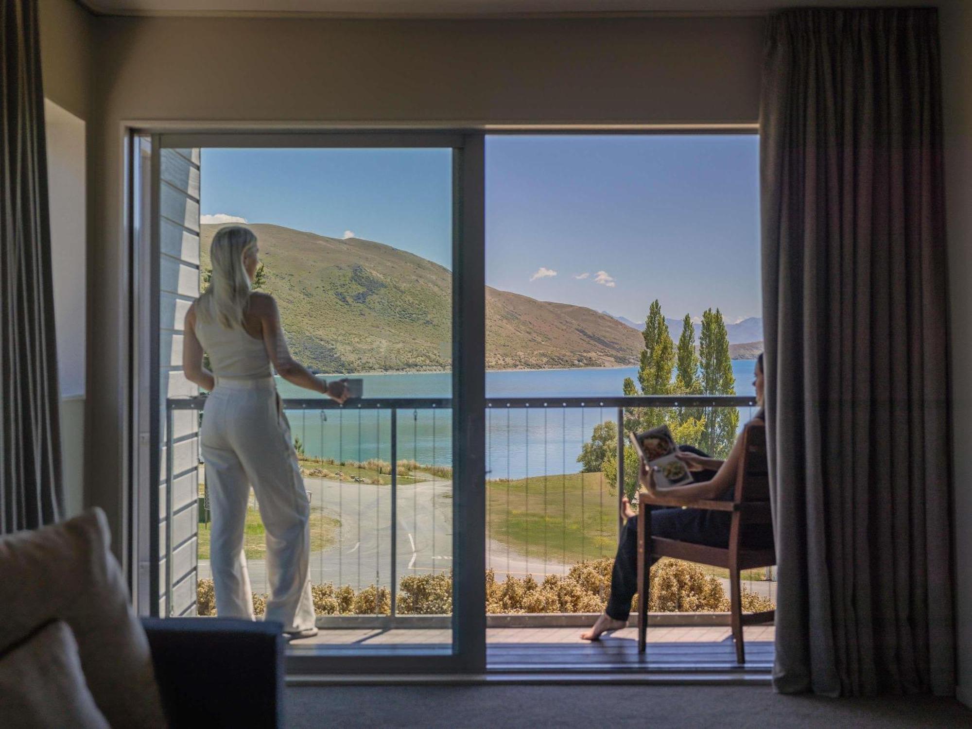 One-bedroom lake view villa