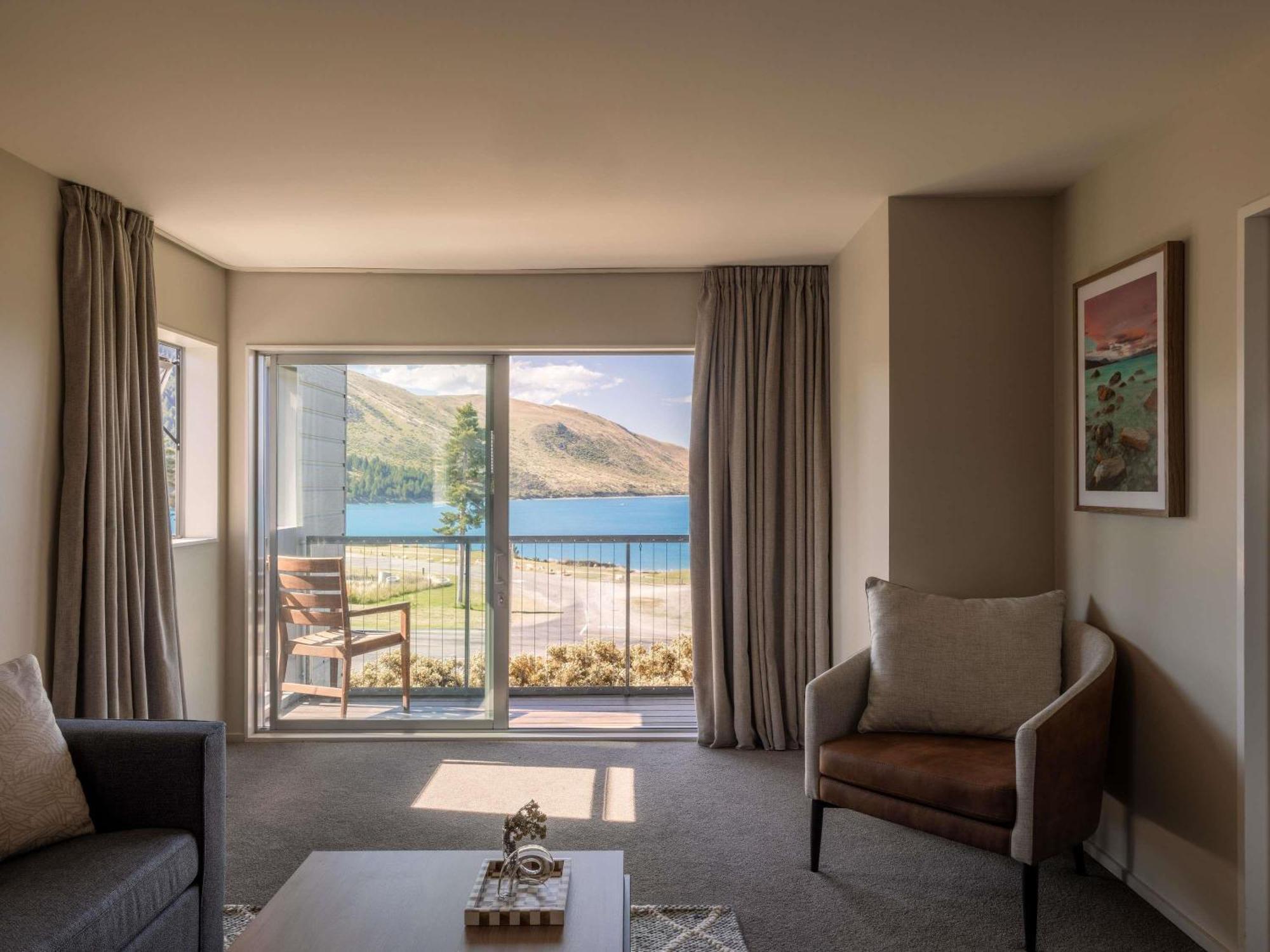 One-bedroom lake view villa
